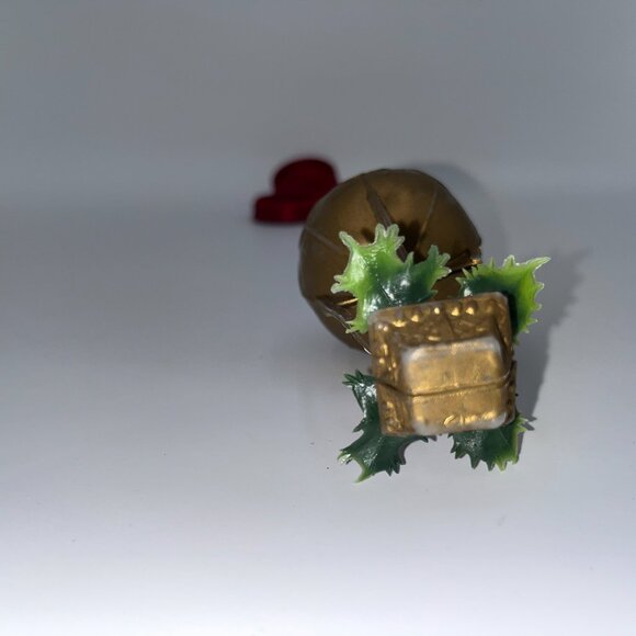 Vintage Pixie Elf Santa's Helper Hot Air Balloon Ornament Kitsch Holly Berry Elf - Picture 15 of 16